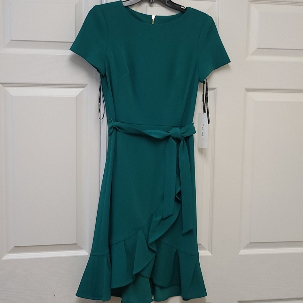 Calvin Klein BRT GREEN size 4